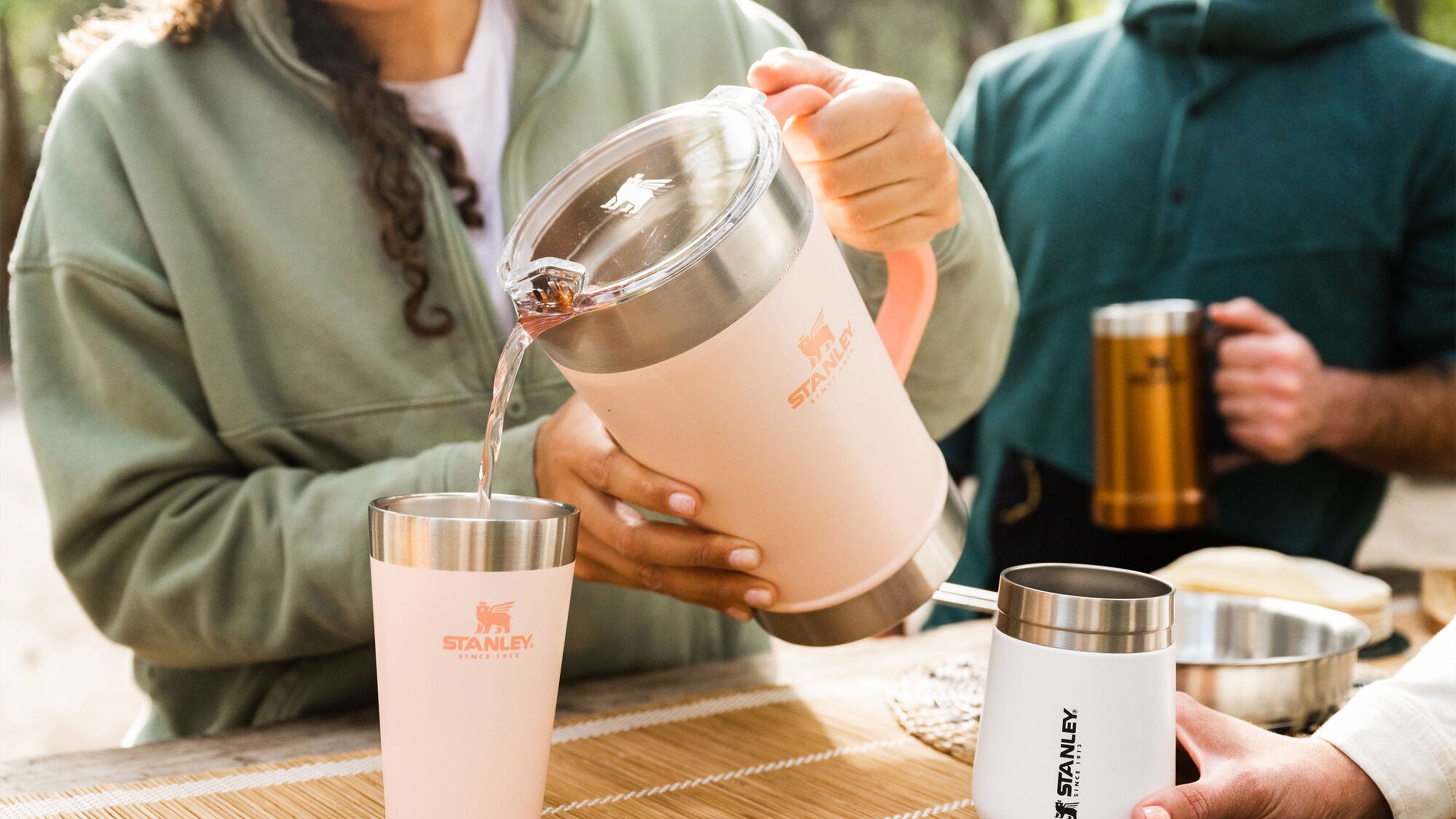 Benefits of Hosting Employee Cocktail Hour