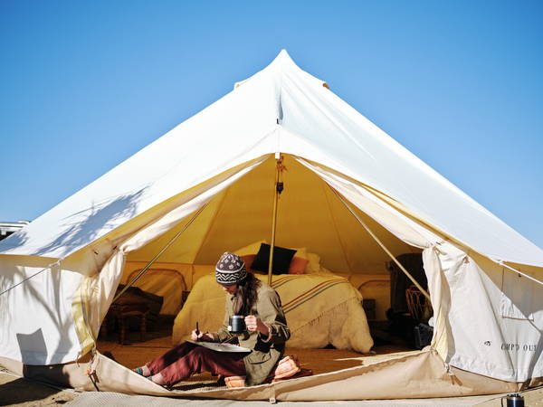 Pros and Cons of Glamping: Balancing Technology, Comfort, and Nature