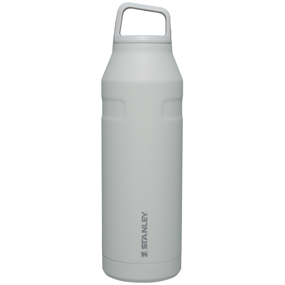 IceFlow™ AeroLight™ Bottle with Cap and Carry+ Lid