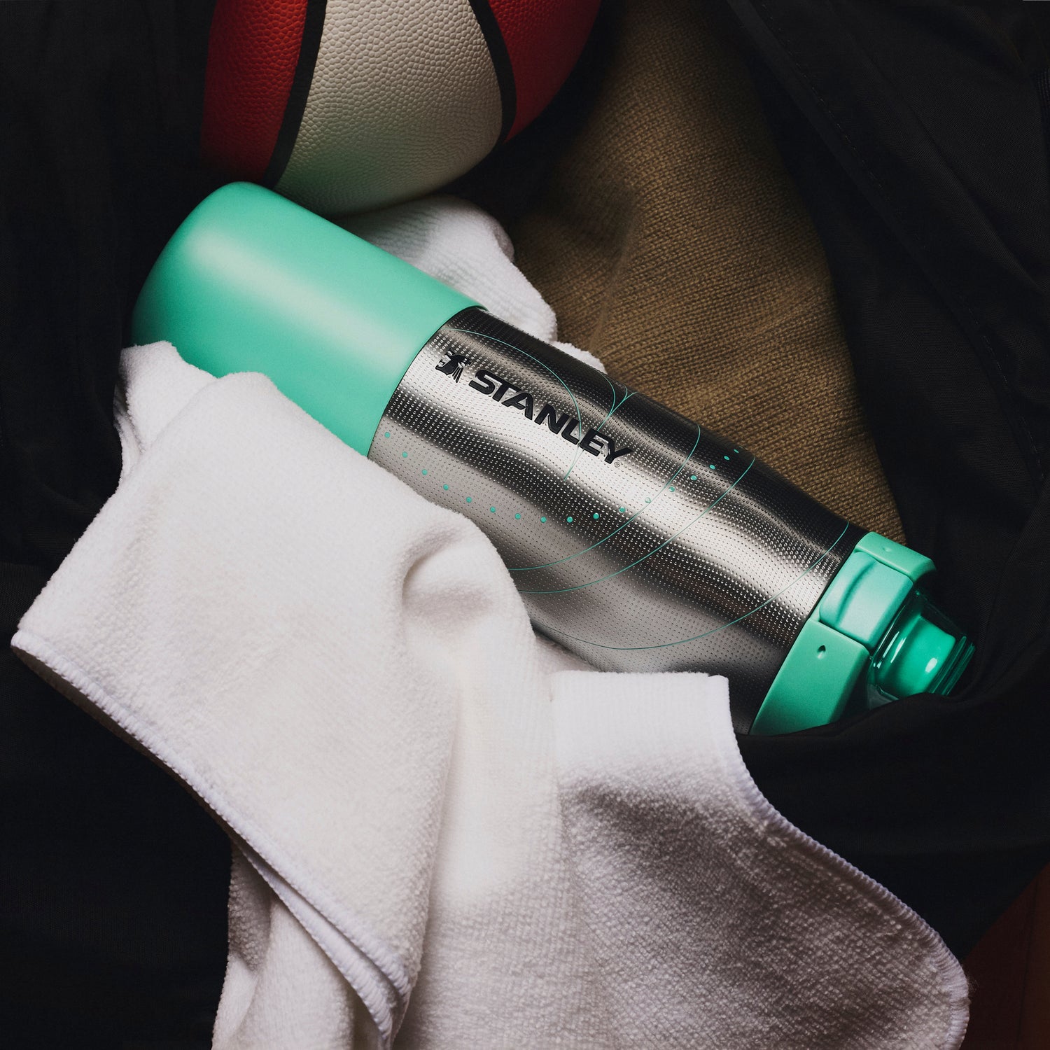 Stanley 1913 Stanley 1913 x Caitlin Clark Vitalize™ Tempo Bottle 24 OZ in Caitlin Clark Future | View 7