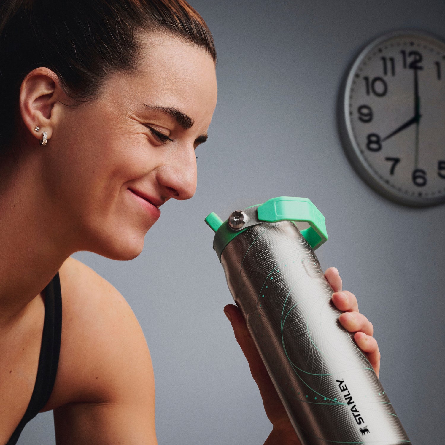 Stanley 1913 Stanley 1913 x Caitlin Clark IceFlow™ Flip Straw 2.0 Bottle 24 OZ in Caitlin Clark Future | View 5
