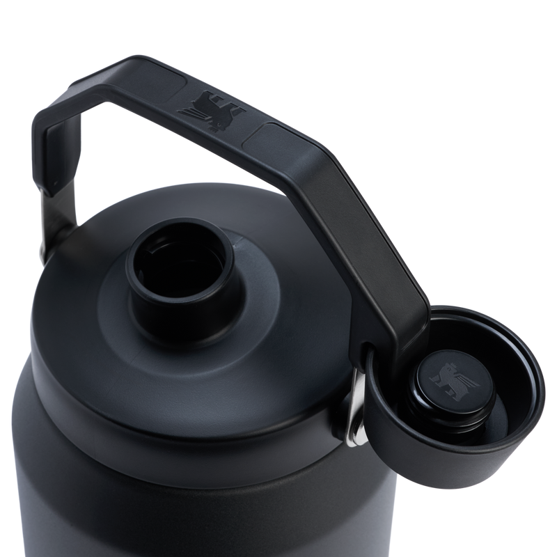 Stanley 1913 IceFlow™ Jug with Fast Flow Lid 64 OZ in Black 2.0 | Lid Detailed View