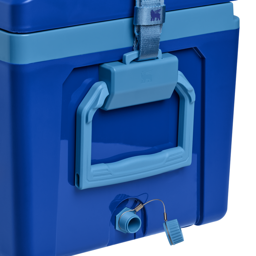 Stanley 1913 The Easy Carry Outdoor Cooler + Strap 24 QT in Cobalt