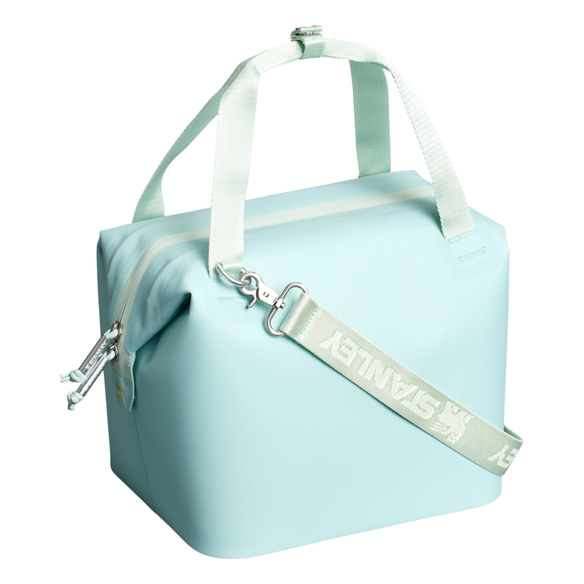 Stanley 1913 All-Day Julienne borsa frigo mini 7L - Manico superiore facile da trasportare - 100% poliestere riciclato - Apertura superiore con zip incernierata - Tracolla regolabile - Rose Quartz Stanley 1913 All-Day Julienne borsa frigo mini 7L - Manico superiore facile da trasportare - 100% poliestere riciclato - Apertura superiore con zip incernierata - Tracolla regolabile - Rose Quartz