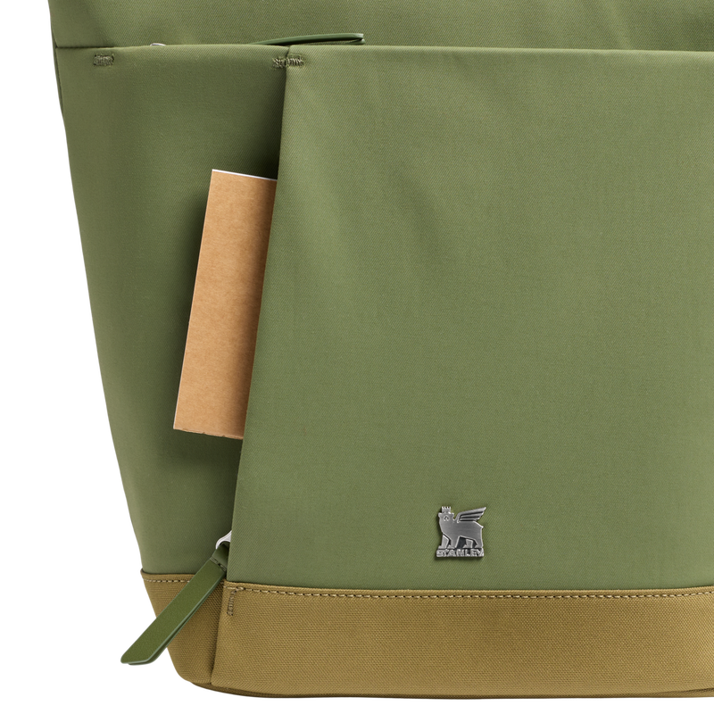 Stanley 1913 The Standby Satchel 10.57 QT in Dried Pine | Front Pocket View