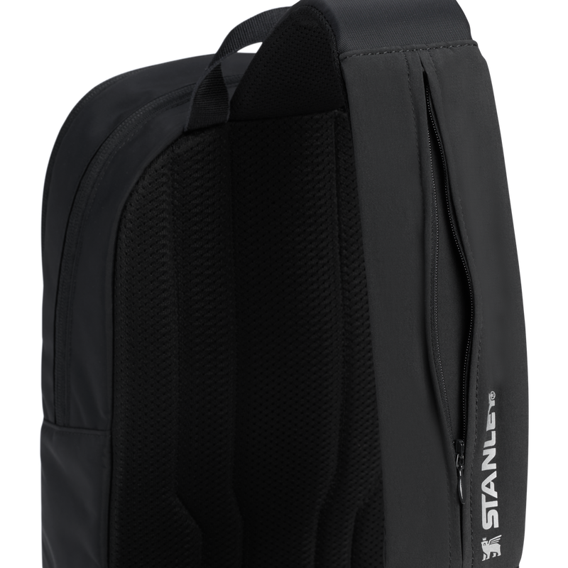 Stanley 1913 The Vitalize™ Crossbody Bag 10 QT in Black | Detailed View