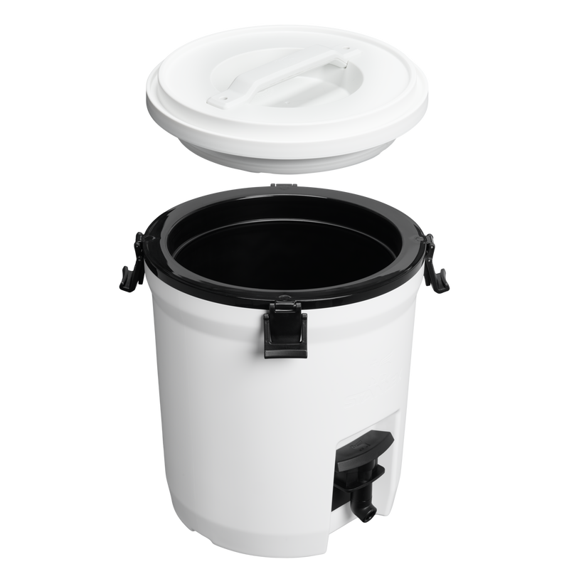 Stanley 1913 Adventure Fast Flow Water Jug 2G in Chalk | Cross Section View