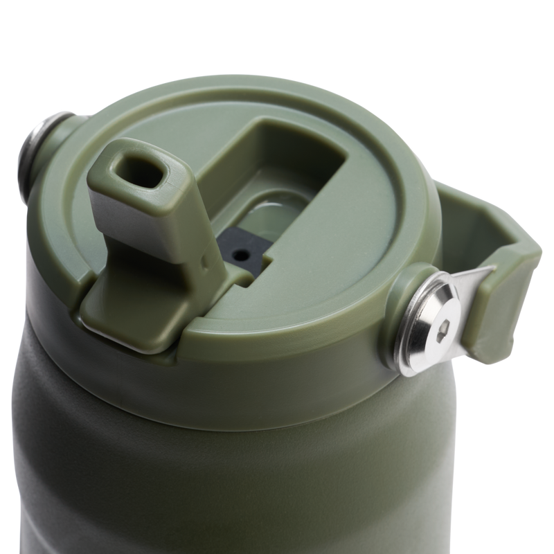 Stanley 1913 The IceFlow™ Bottle with Flip Straw Lid 24 OZ in Dried Pine | Lid Detailed View