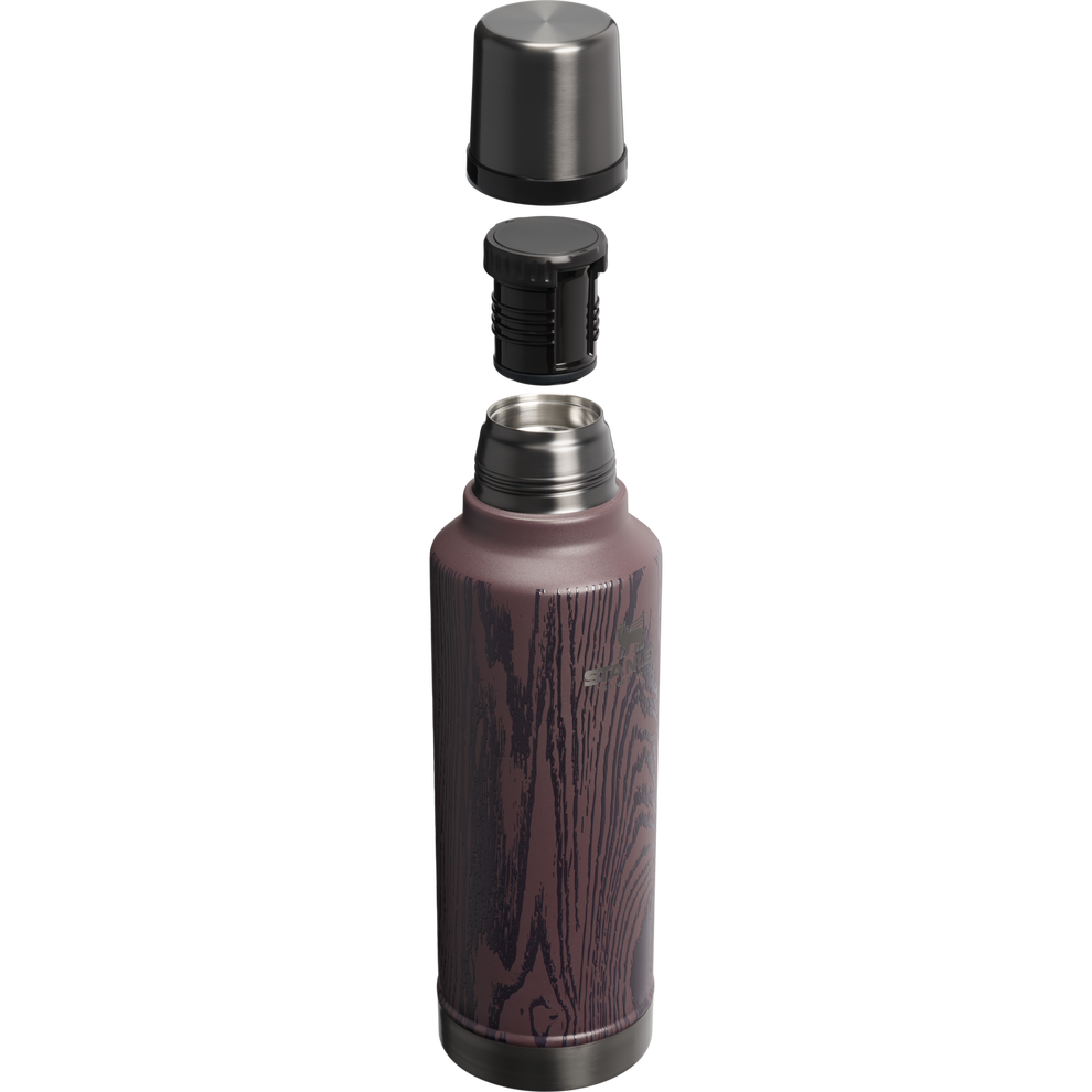 Stanley 1913 The Cheers & Cheer Classic Legendary Bottle 2 QT in Redwood Woodgrain