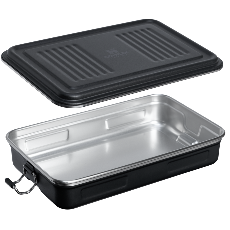 Stanley 1913 Classic Legendary Useful Box 1.25 QT in Black 2.0 | Cross Section View