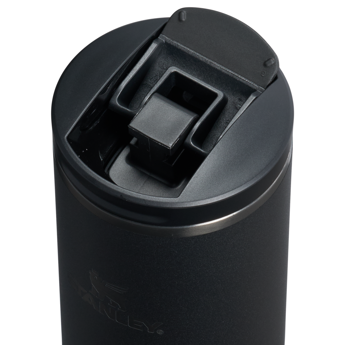 Stanley 1913 The Transit Flip Top Mug 20 OZ in Black 2.0 | Lid Detailed View