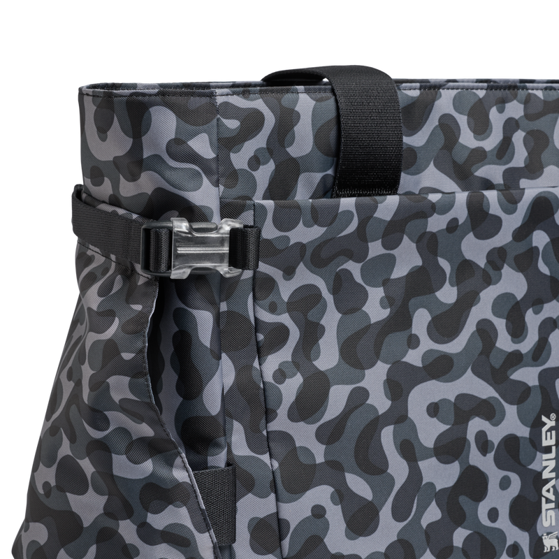 Stanley 1913 The Vitalize™ Tote 27.6 QT in Black Interfusion
