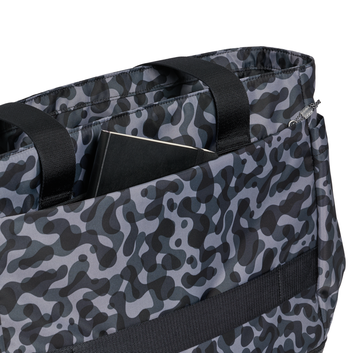 Stanley 1913 The Vitalize™ Tote 27.6 QT in Black Interfusion | Detailed View